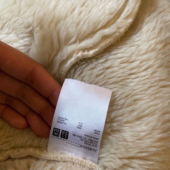 Beige color faux fur coat. - Picture 6 of 6